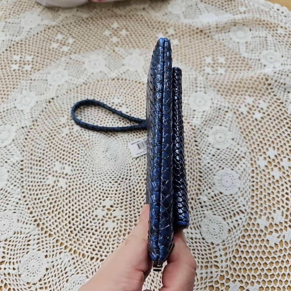 Metropolitan Mobility Wristlet Blue color - Picture 15 of 16